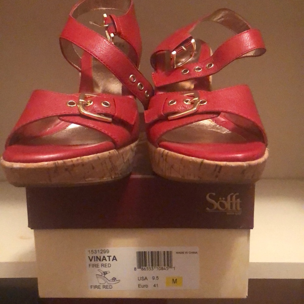 Sofft vinata red leather wedges, never worn.